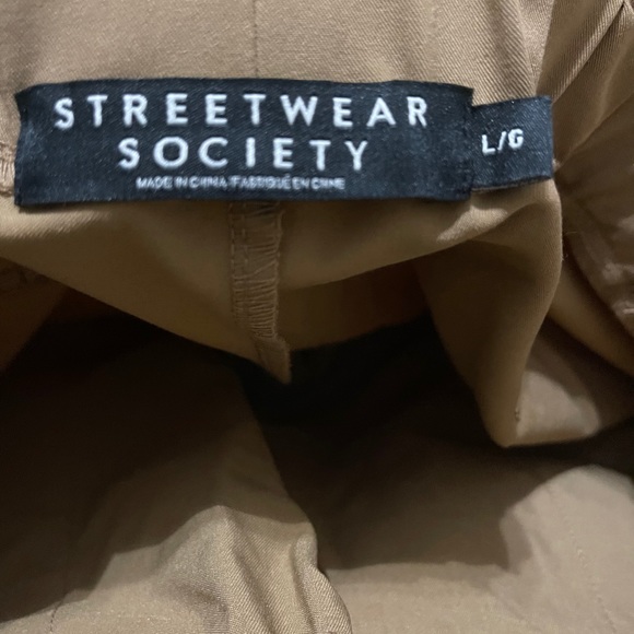 High waisted shorts with pockets - Picture 3 of 3